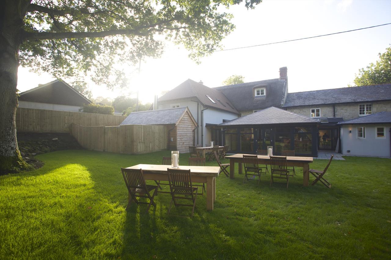 ホテル The Royal Oak Ansty  エクステリア 写真