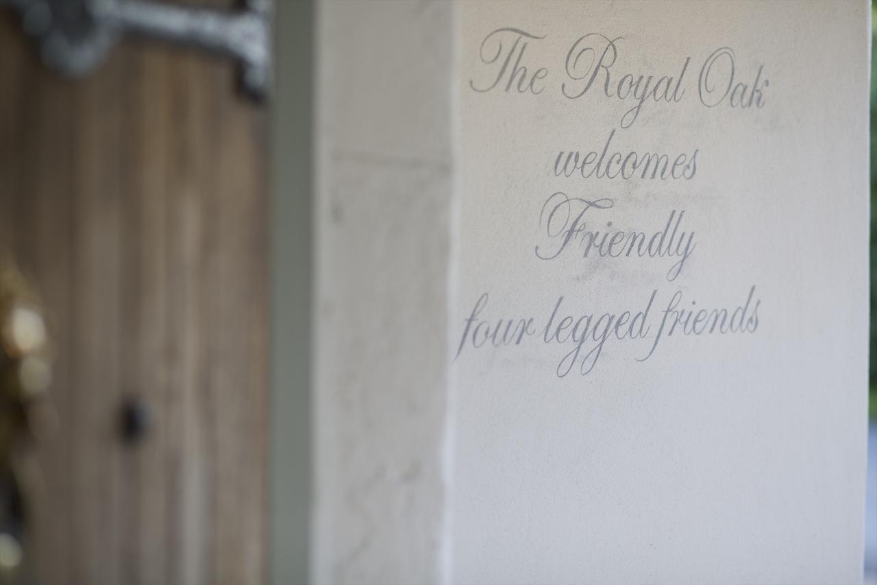 ホテル The Royal Oak Ansty  エクステリア 写真