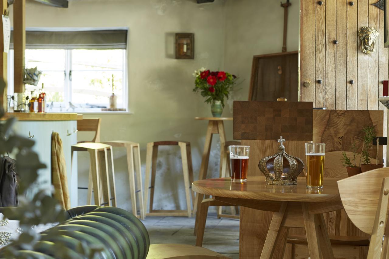 ホテル The Royal Oak Ansty  エクステリア 写真