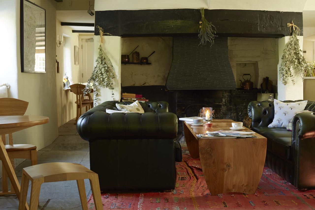 ホテル The Royal Oak Ansty  エクステリア 写真