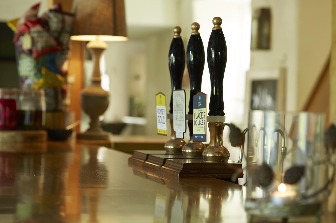 ホテル The Royal Oak Ansty  エクステリア 写真