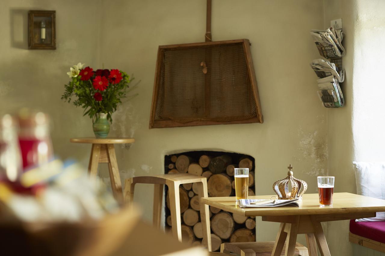ホテル The Royal Oak Ansty  エクステリア 写真
