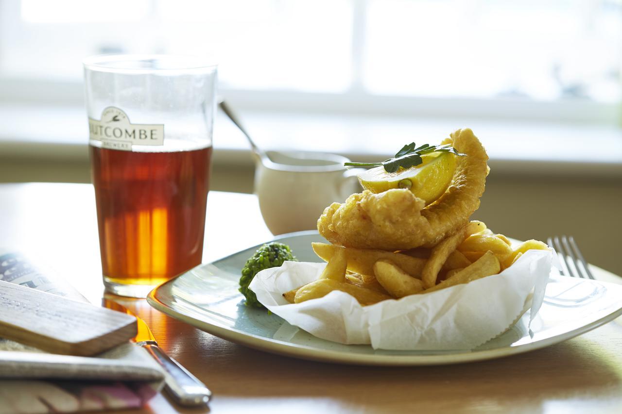 ホテル The Royal Oak Ansty  エクステリア 写真