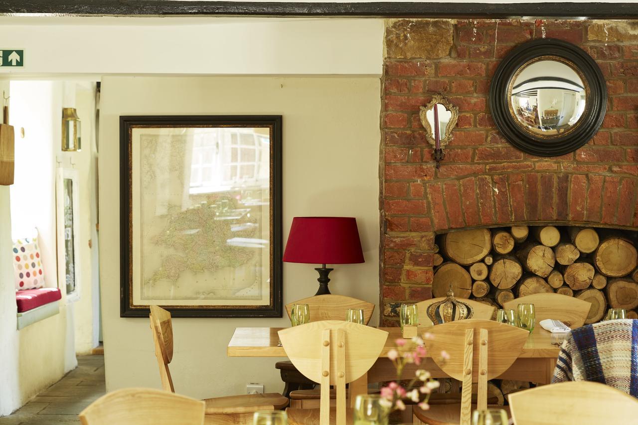 ホテル The Royal Oak Ansty  エクステリア 写真