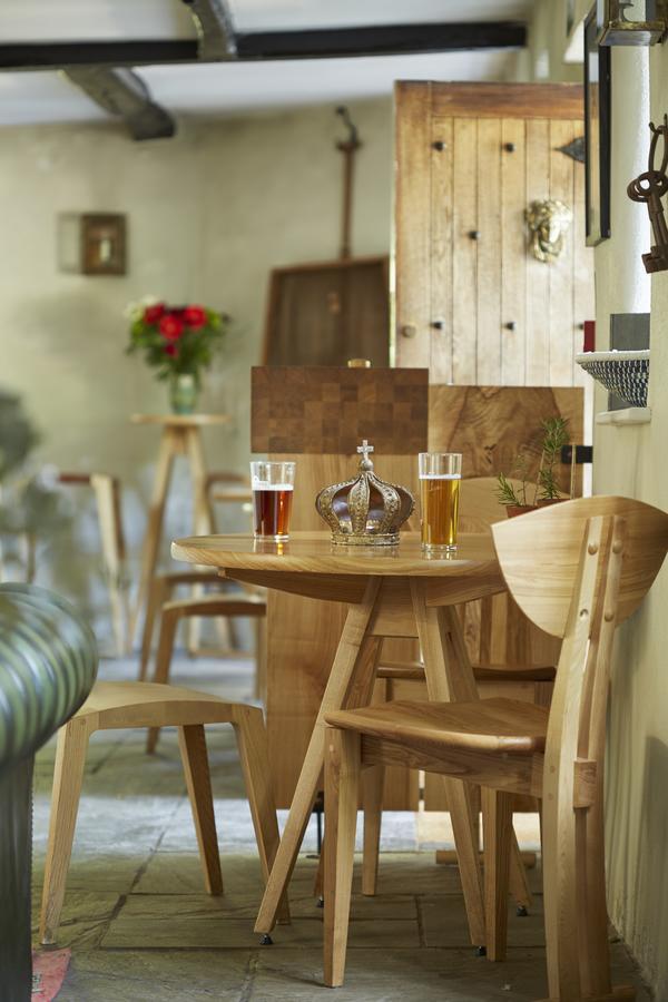 ホテル The Royal Oak Ansty  エクステリア 写真