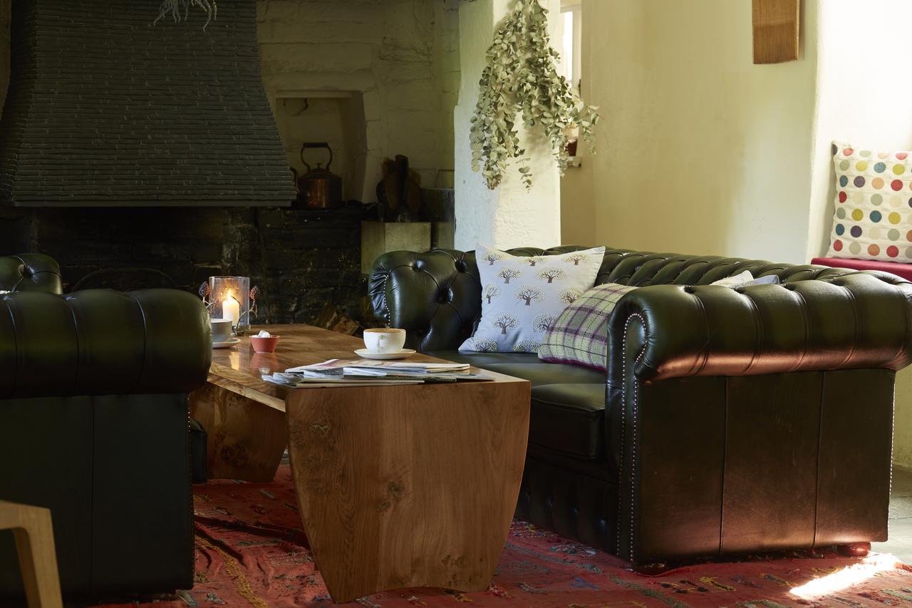 ホテル The Royal Oak Ansty  エクステリア 写真
