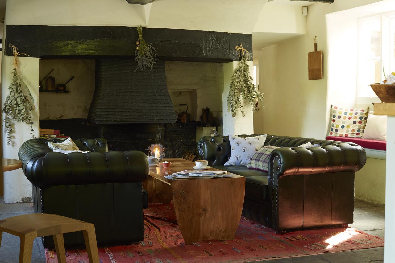 ホテル The Royal Oak Ansty  エクステリア 写真